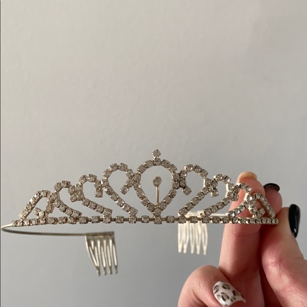 Sweet 16 crown